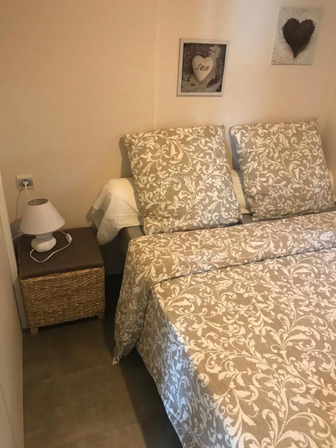 Mobilhome En Face Des Plages Hyères Esterno foto